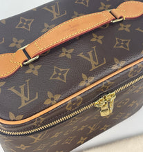 Load image into Gallery viewer, Louis Vuitton nice BB