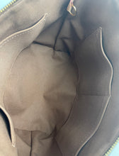 Load image into Gallery viewer, Louis Vuitton totally PM in monogram