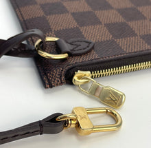 Load image into Gallery viewer, Louis Vuitton pochette in damier ebene