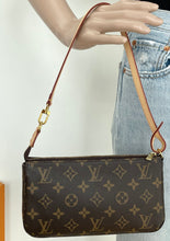 Load image into Gallery viewer, Louis Vuitton pochette accessories in monogram