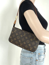 Load image into Gallery viewer, Louis Vuitton pochette accessories in monogram