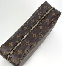Load image into Gallery viewer, Louis Vuitton trousse toilette 28