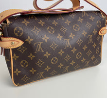 Load image into Gallery viewer, Louis Vuitton hudson pm in monogram