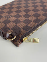 Load image into Gallery viewer, Louis Vuitton pochette in damier ebene