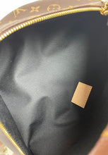 Load image into Gallery viewer, Louis Vuitton bumbag in monogram