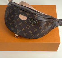 Load image into Gallery viewer, Louis Vuitton bumbag in monogram