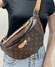 Load image into Gallery viewer, Louis Vuitton bumbag in monogram