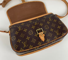 Load image into Gallery viewer, Louis Vuitton sologne monogram