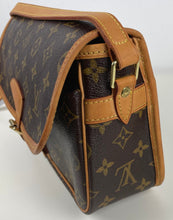 Load image into Gallery viewer, Louis Vuitton sologne monogram