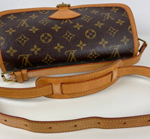 Load image into Gallery viewer, Louis Vuitton sologne monogram