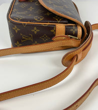 Load image into Gallery viewer, Louis Vuitton sologne monogram