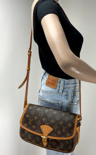 Load image into Gallery viewer, Louis Vuitton sologne monogram