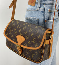 Load image into Gallery viewer, Louis Vuitton sologne monogram