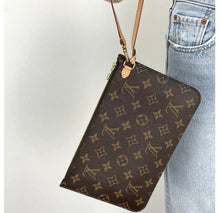 Load image into Gallery viewer, Louis Vuitton pochette monogram