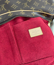 Load image into Gallery viewer, Louis Vuitton croissant MM