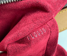 Load image into Gallery viewer, Louis Vuitton croissant MM