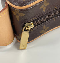 Load image into Gallery viewer, Louis Vuitton croissant MM