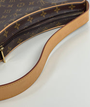 Load image into Gallery viewer, Louis Vuitton croissant MM