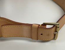 Load image into Gallery viewer, Louis Vuitton croissant MM