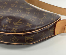 Load image into Gallery viewer, Louis Vuitton croissant MM