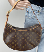 Load image into Gallery viewer, Louis Vuitton croissant MM