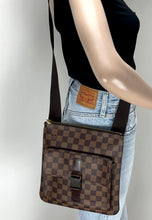 Load image into Gallery viewer, Louis Vuitton damier ebene pochette melville