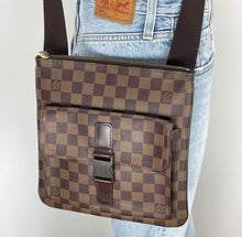 Load image into Gallery viewer, Louis Vuitton damier ebene pochette melville