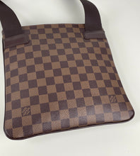Load image into Gallery viewer, Louis Vuitton damier ebene pochette melville