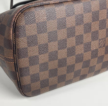 Load image into Gallery viewer, Louis Vuitton Neverfull MM size in damier ebene