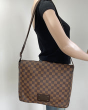 Load image into Gallery viewer, Louis Vuitton Brooklyn MM in damier ebene