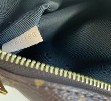 Load image into Gallery viewer, Louis Vuitton bumbag in monogram