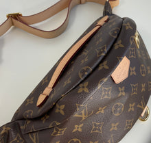 Load image into Gallery viewer, Louis Vuitton bumbag in monogram