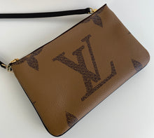 Load image into Gallery viewer, Louis Vuitton double zip pochette giant reverse and monogram