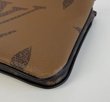 Load image into Gallery viewer, Louis Vuitton double zip pochette giant reverse and monogram