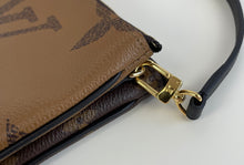 Load image into Gallery viewer, Louis Vuitton double zip pochette giant reverse and monogram