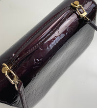 Load image into Gallery viewer, Louis Vuitton miranda MM vernis in amarante