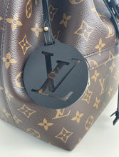 Load image into Gallery viewer, Louis Vuitton montsouris PM black and monogram