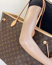Load image into Gallery viewer, Louis Vuitton neverfull GM in monogram