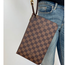 Load image into Gallery viewer, Louis Vuitton pochette damier