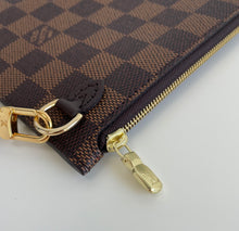 Load image into Gallery viewer, Louis Vuitton pochette damier