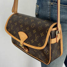 Load image into Gallery viewer, Louis Vuitton sologne monogram