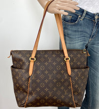 Load image into Gallery viewer, Louis Vuitton totally MM