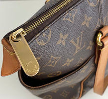 Load image into Gallery viewer, Louis Vuitton totally MM