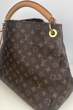 Load image into Gallery viewer, Louis Vuitton artsy MM