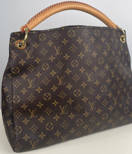 Load image into Gallery viewer, Louis Vuitton artsy MM