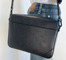 Load image into Gallery viewer, Louis Vuitton duo messenger in monogram shadow
