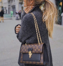 Load image into Gallery viewer, Louis Vuitton Victoire chain bag