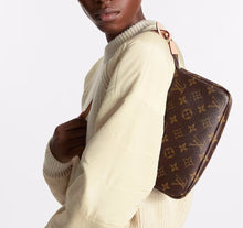 Load image into Gallery viewer, Louis Vuitton pochette accessories in monogram