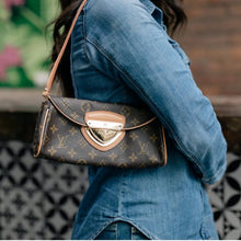 Load image into Gallery viewer, Louis Vuitton beverly pochette