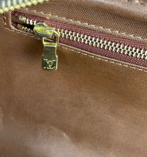 Load image into Gallery viewer, Louis Vuitton toiletry king size in monogram